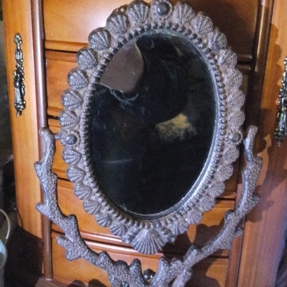 Vintage Circa 1990, Cast Metal Table Mirror Shells - Picture 3 of 7